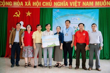 HÀNH TRÌNH “TRAO DINH DƯỠNG LÀNH – GIEO MẦM TƯƠNG LAI XANH” TIẾP TỤC ĐẾN VỚI HUYỆN SƠN TÂY (TỈNH QUẢNG NGÃI)