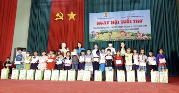 Liên đoàn Lao động tỉnh tổ chức Ngày hội tuổi thơ tại huyện Trà Bồng