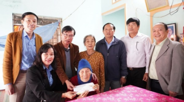 Bia Dung Quất trao 1.240 suất quà trong chuỗi chương trình “Hành Trình Kết Nối - Chia sẻ yêu thương, Xuân Giáp Thìn 2024”