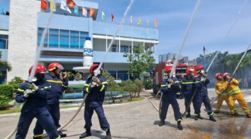 Diễn tập phương án chữa cháy và cứu nạn cứu hộ tại Nhà máy Nước khoáng Thạch Bích