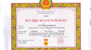 Tổng Giám đốc Võ Thành Đàng vinh dự được nhận Huy hiệu 40 năm tuổi Đảng