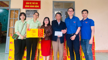Văn phòng QNS Trao quà dịp Tết Nguyên đán cho những mảnh đời bất hạnh